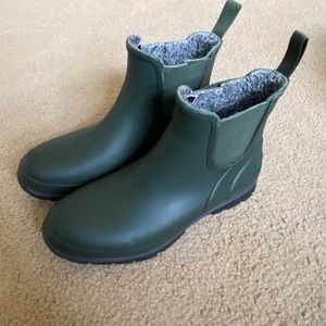 NWOT BOGS Amanda Short Boots
